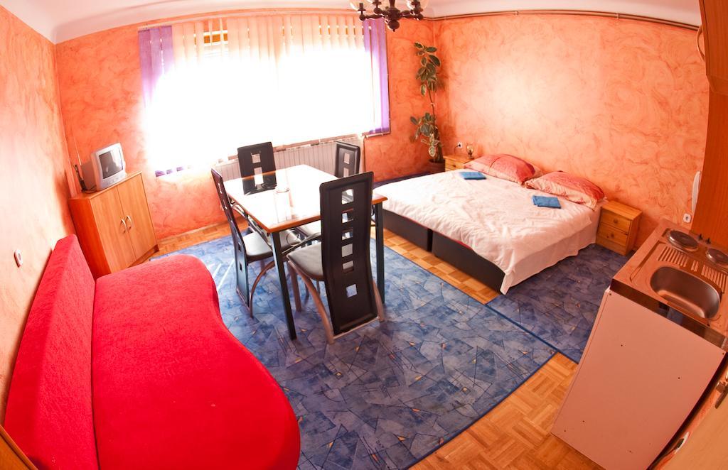 Guest House Pikapolonca Maribor Rum bild