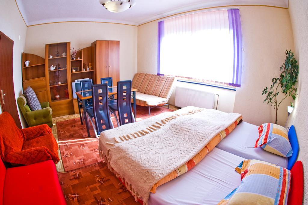 Guest House Pikapolonca Maribor Rum bild