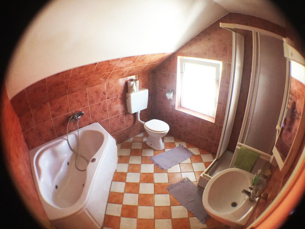 Guest House Pikapolonca Maribor Exteriör bild