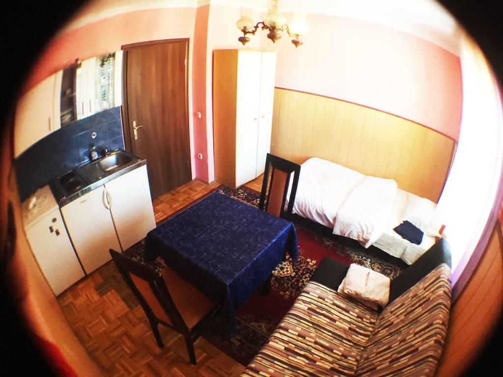 Guest House Pikapolonca Maribor Exteriör bild